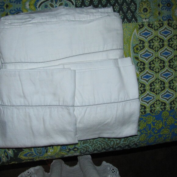 VERA WANG KING SHEET SET - 100% COTTON - PERCALE - WHITE- CRISP AND COOL - Picture 1 of 3